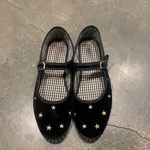 Mila Jack Mary Jane Sienna Falls in Love